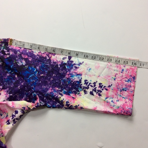 FLORAL V-NECK SHIRT NWOT - Picture 13 of 13